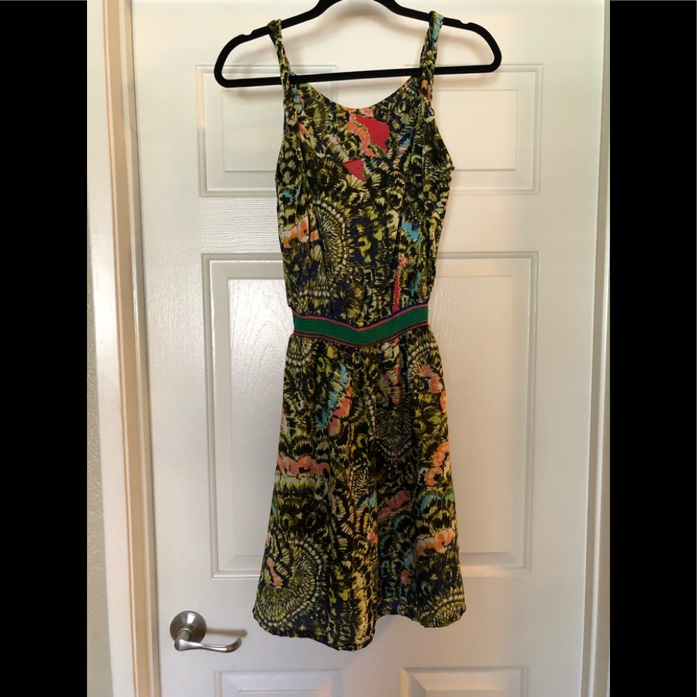 V-neck  Short dress with pockets